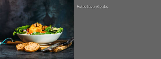 Rezeptbild für "Panierter Schafskäse auf Salatbett"