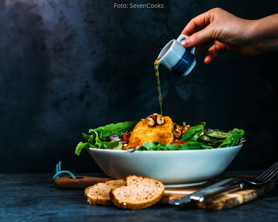 Veganes Rezept: Panierter Schafskäse auf Salatbett 2