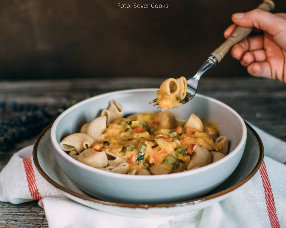 Vegetarisches Rezept: Pasta mit Paparika-Zucchini-Soße 1