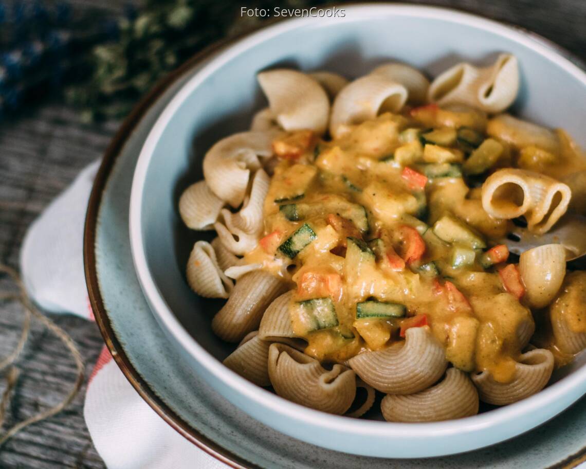 Vegetarisches Rezept: Pasta mit Paparika-Zucchini-Soße 3