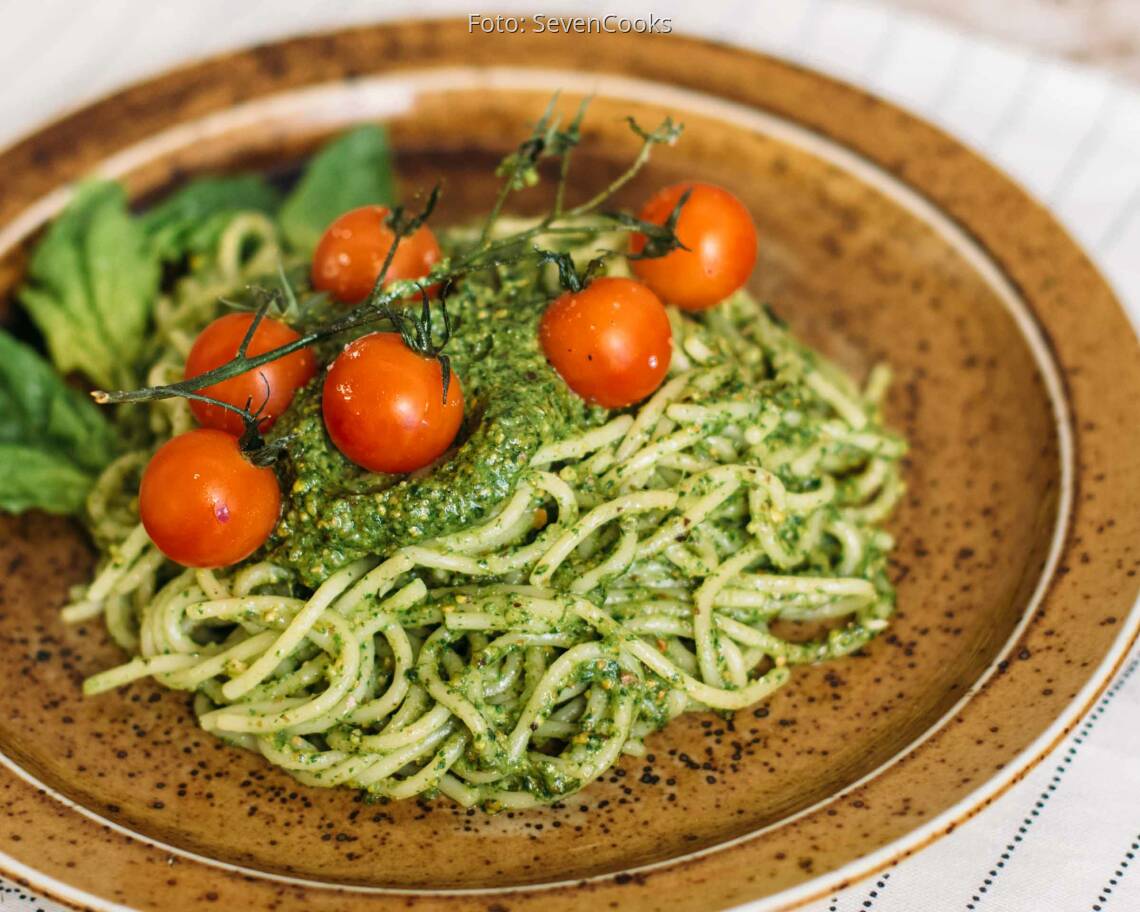 Vegetarisches Rezept: Pasta mit Pistazien-Spinat-Pesto