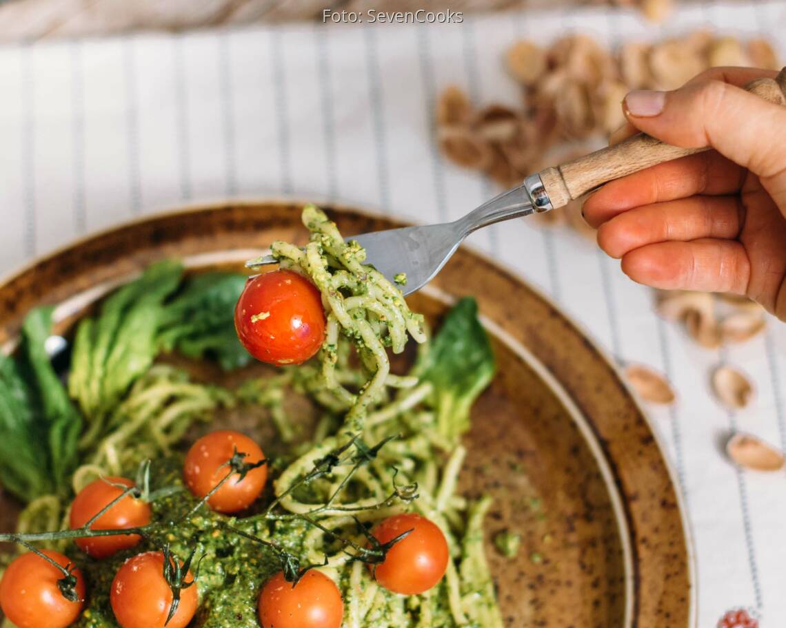 Vegetarisches Rezept: Pasta mit Pistazien-Spinat-Pesto