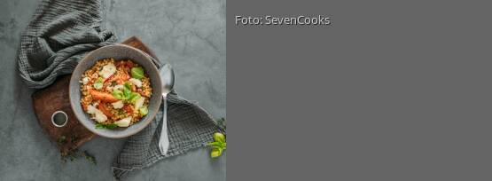 Rezeptbild für "Perl Couscous mit Tomate, Basilikum und Mozzarella"