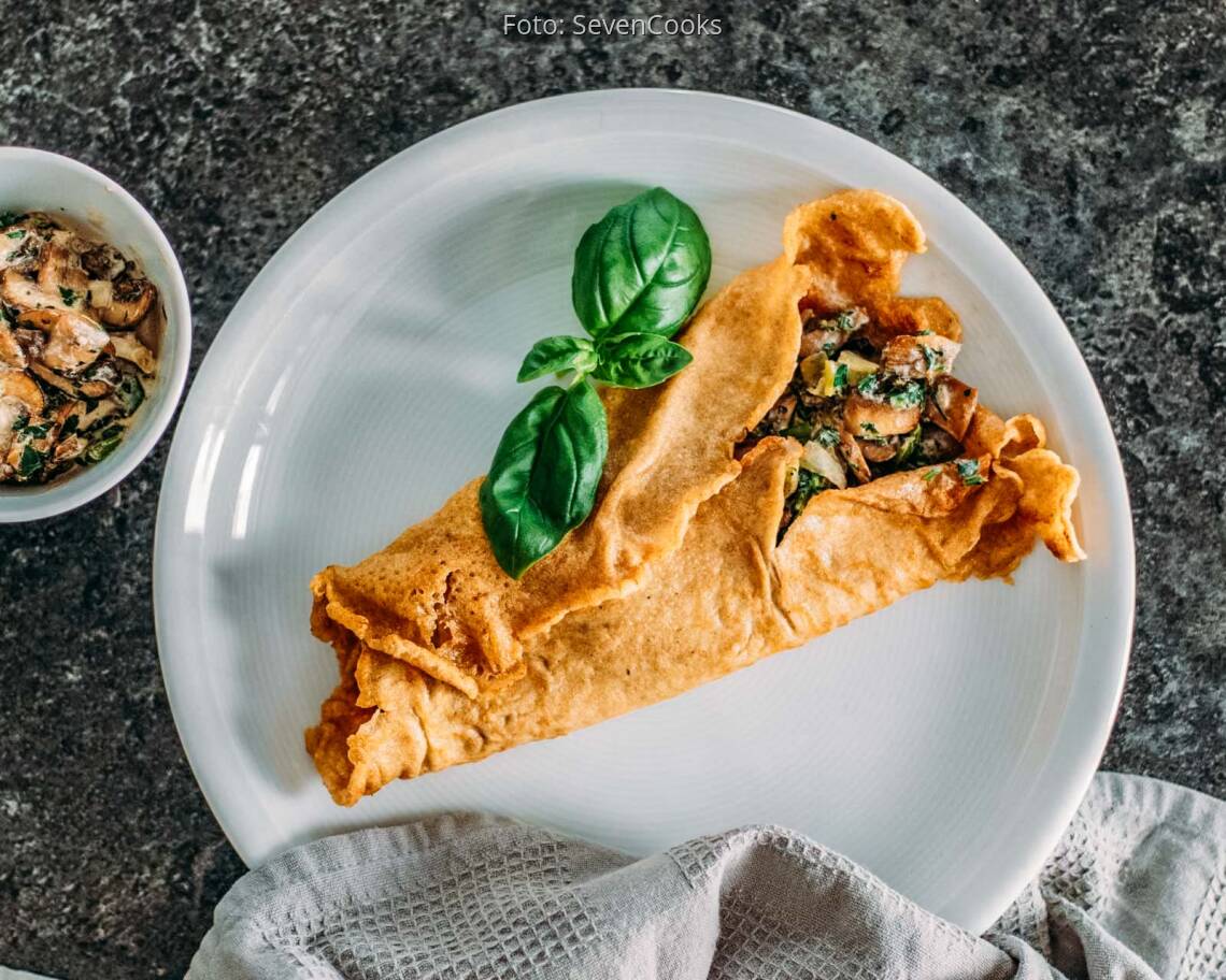 Vegetarisches_Rezept:_Pfannkuchen_mit_cremiger_Champignonsauce_neu