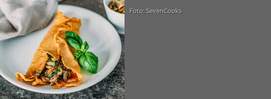 Rezeptbild für "Pfannkuchen mit cremiger Champignonsauce"