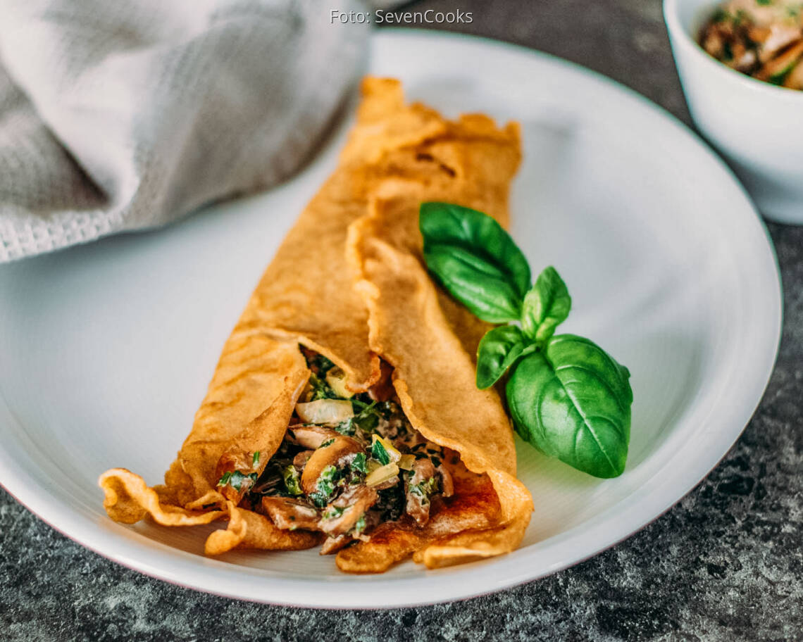 Vegetarisches_Rezept:_Pfannkuchen_mit_cremiger_Champignonsauce_neu 2