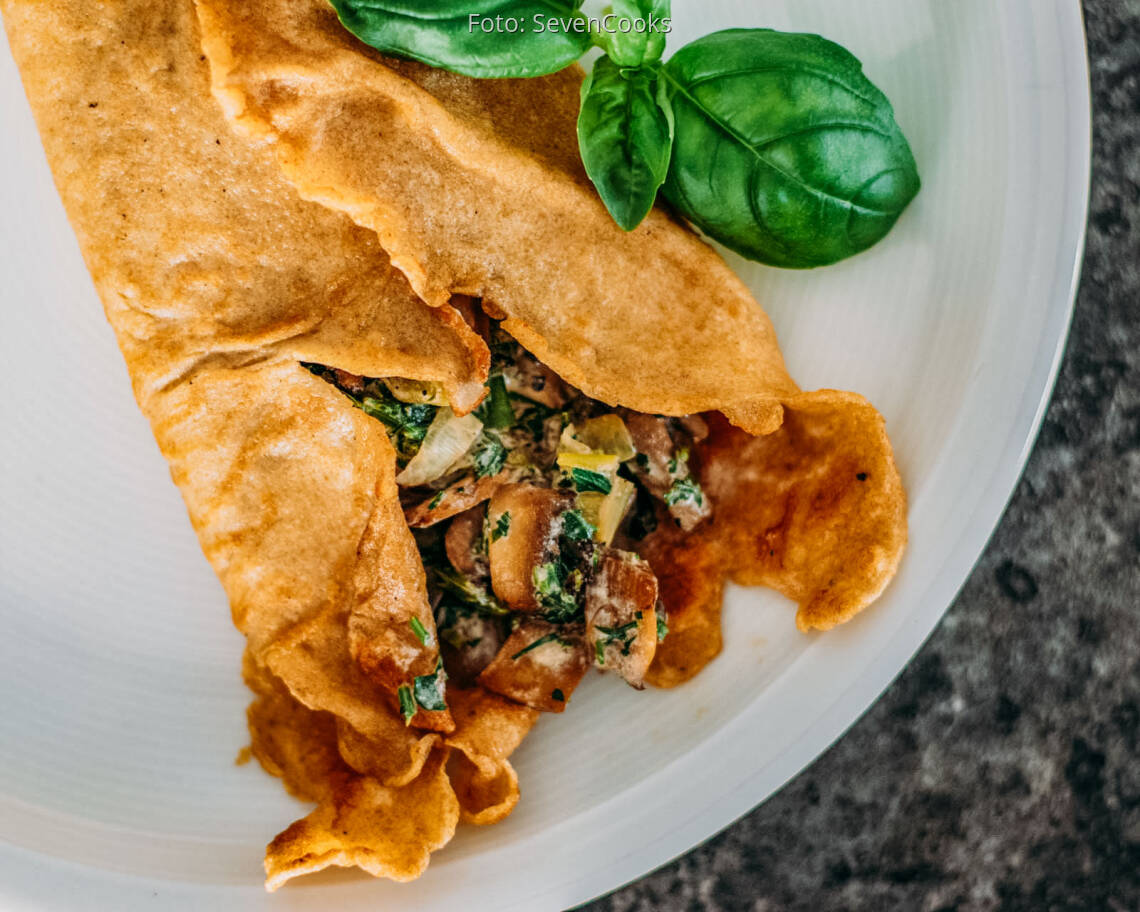 Vegetarisches_Rezept:_Pfannkuchen_mit_cremiger_Champignonsauce_neu 3