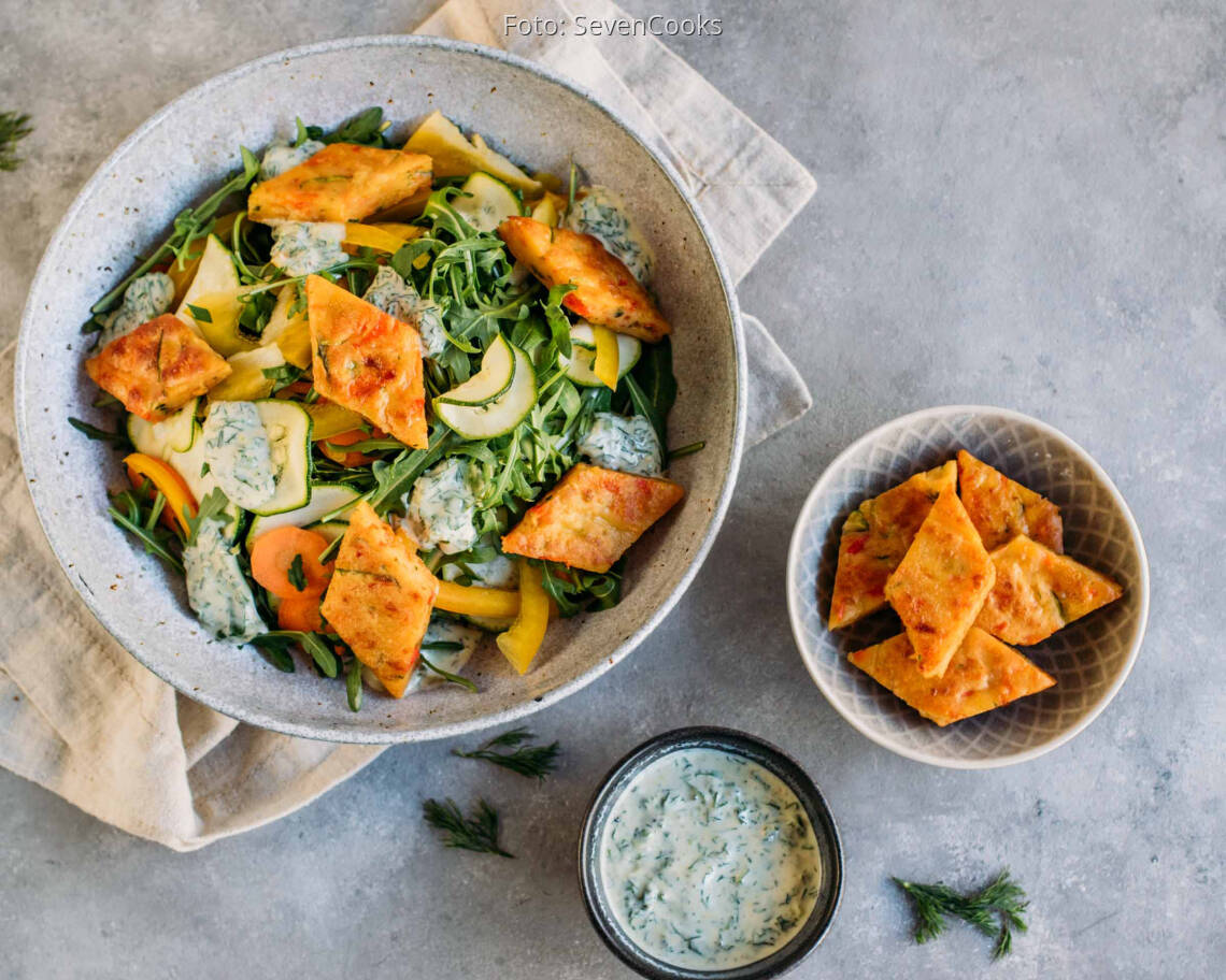 Vegetarisches Rezept: Pfannkuchenrauten auf Salat 1