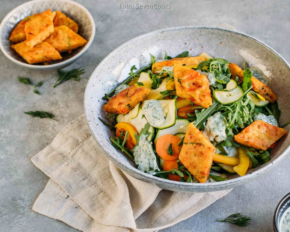 Vegetarisches Rezept: Pfannkuchenrauten auf Salat 2