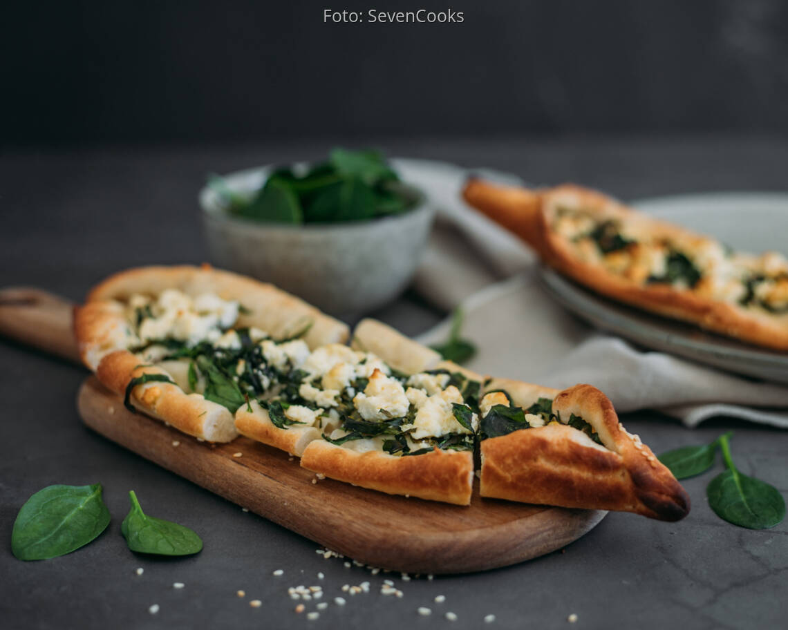 Vegetarisches Rezept: Pide mit Spinat und Käse 3