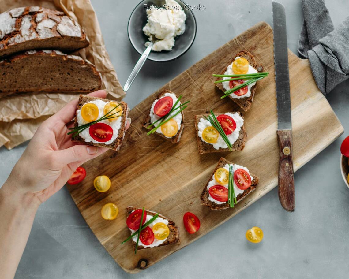 Vegetarisches Rezept: Powerbrötchen mit Tomate