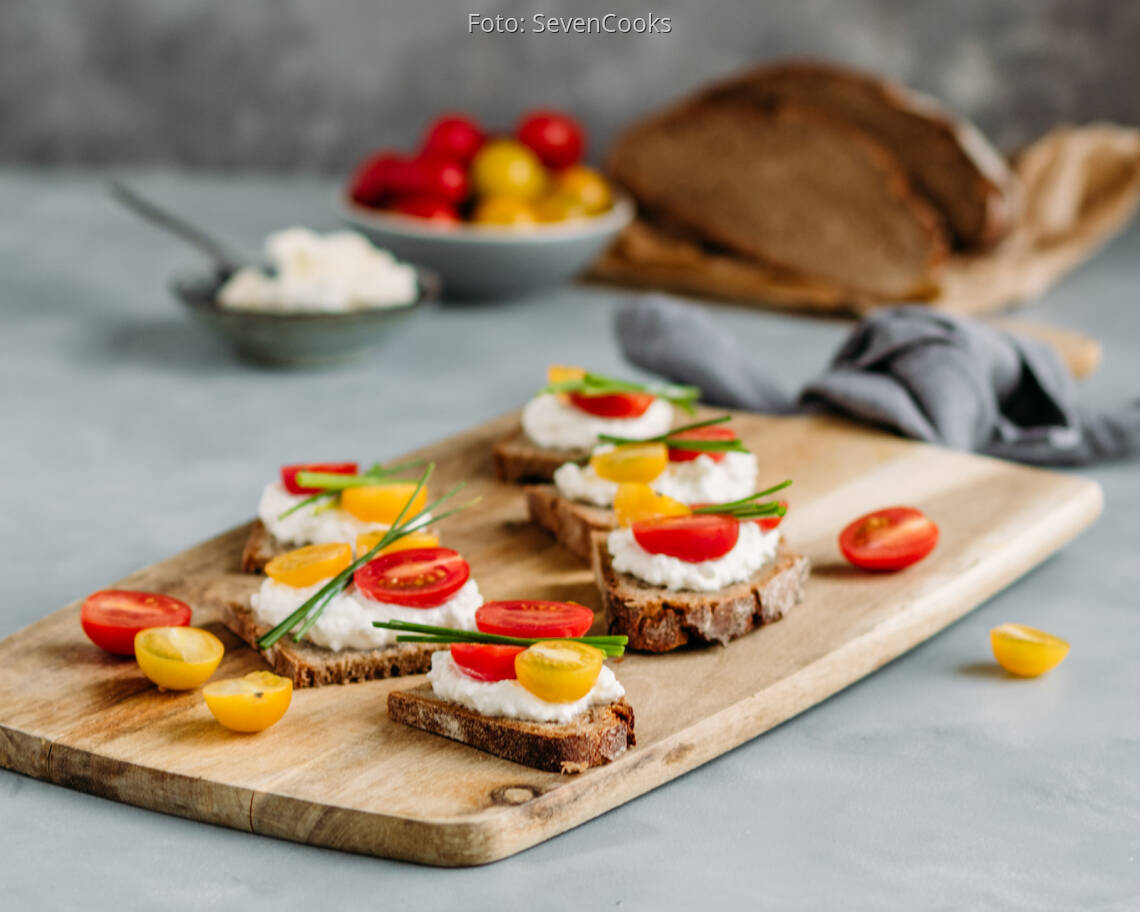 Vegetarisches Rezept: Powerbrötchen mit Tomate