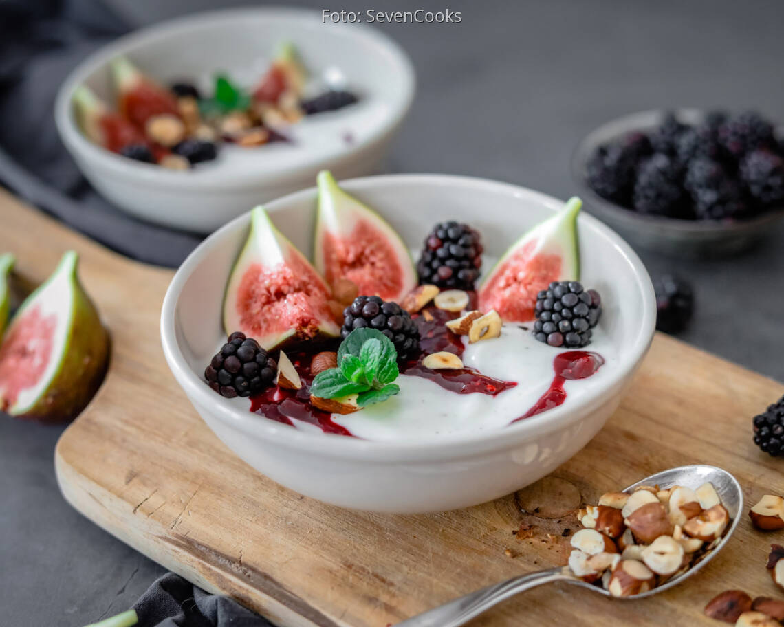 Vegetarisches Rezept: Quark mit Brombeeren und Feigen 3