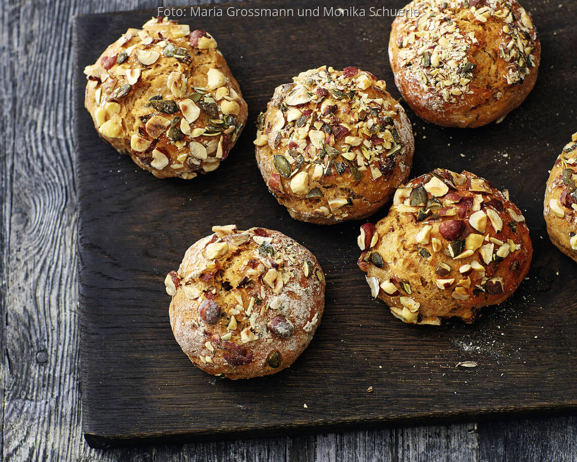 Vegetarisches Rezept: Quark-Haselnuss-Brötchen