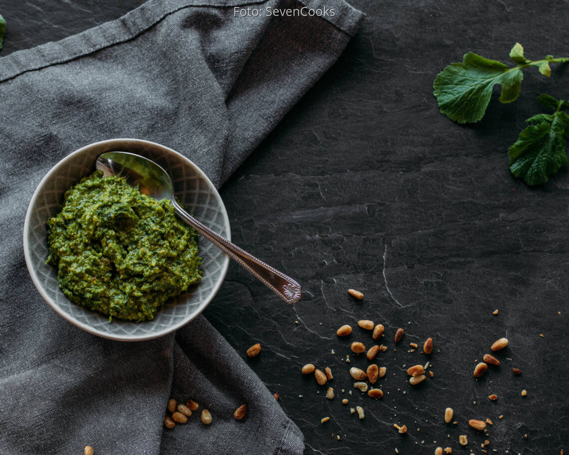 Vegetarisches Rezept: Radieschenblätter Pesto