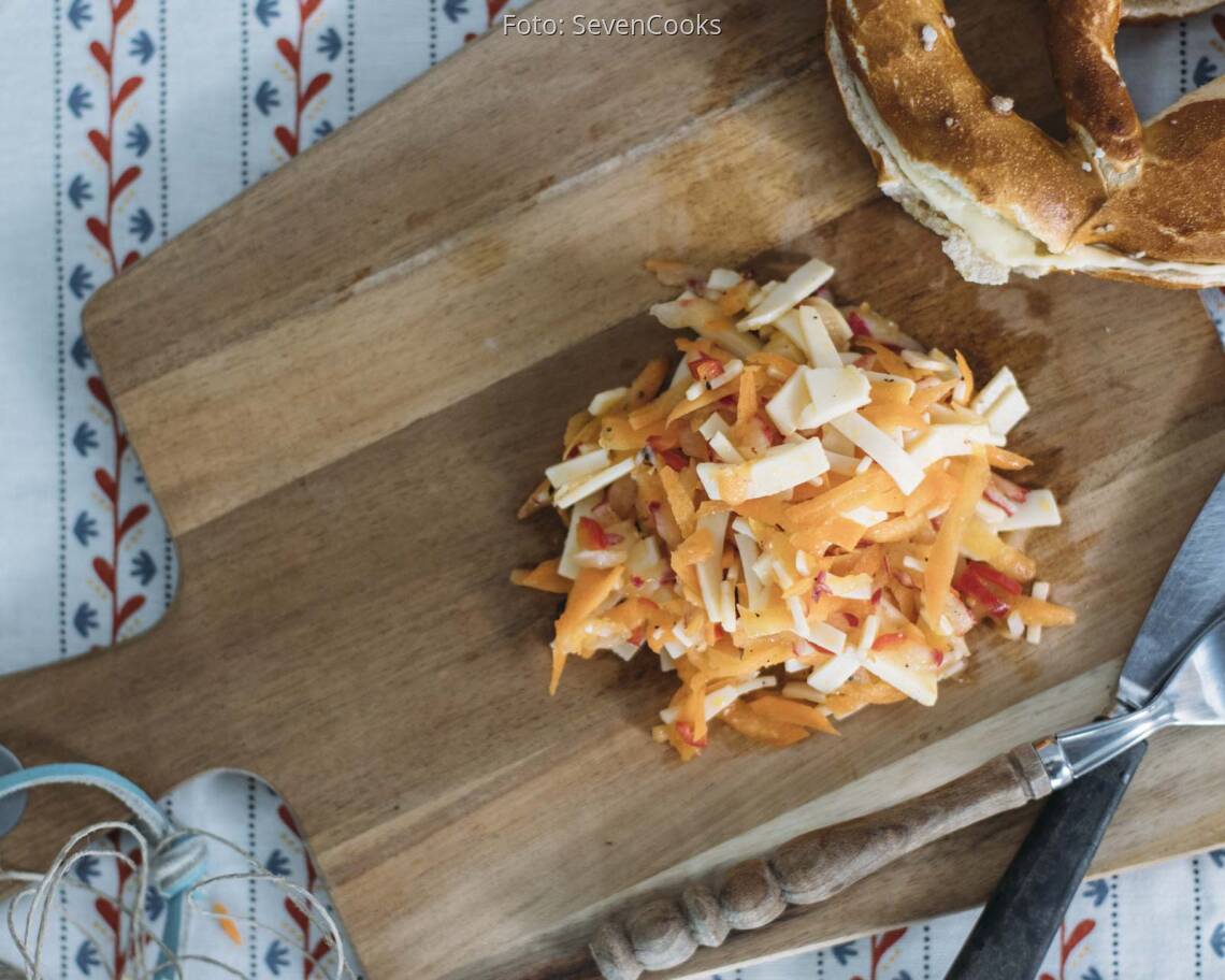 Vegetarisches Rezept: Rettich-Karotten-Salat mit Käse und Chili_2