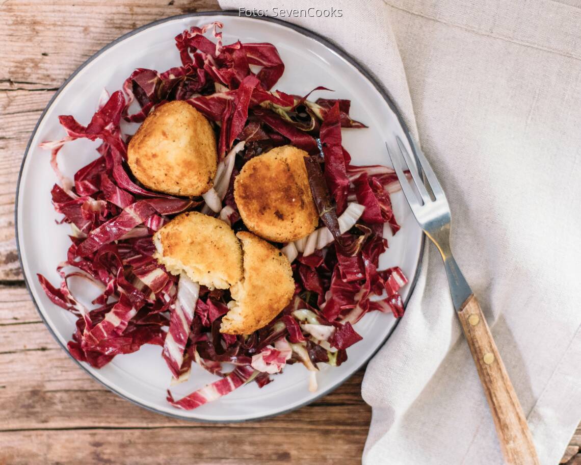Vegetarisches Rezept: Risottoreisbällchen auf Radicchio-Bett 1