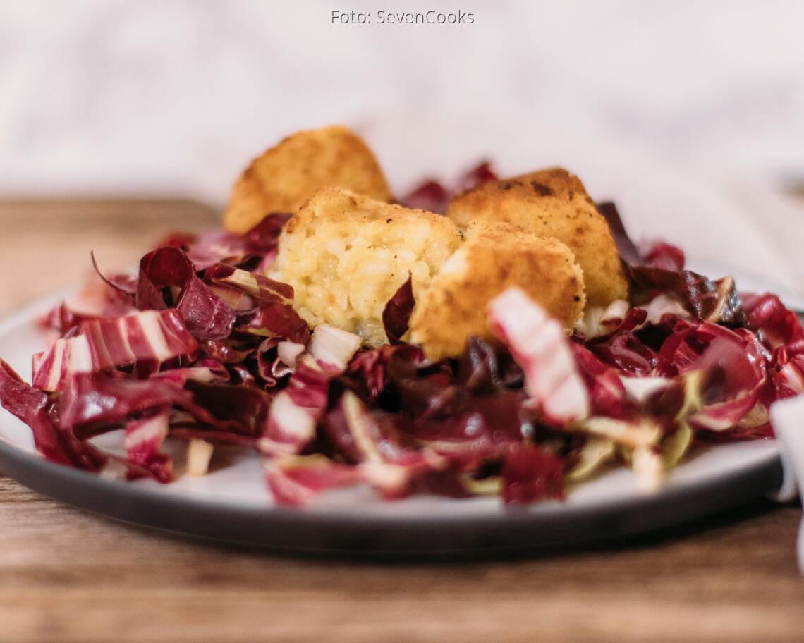 Vegetarisches Rezept: Risottoreisbällchen auf Radicchio-Bett 2