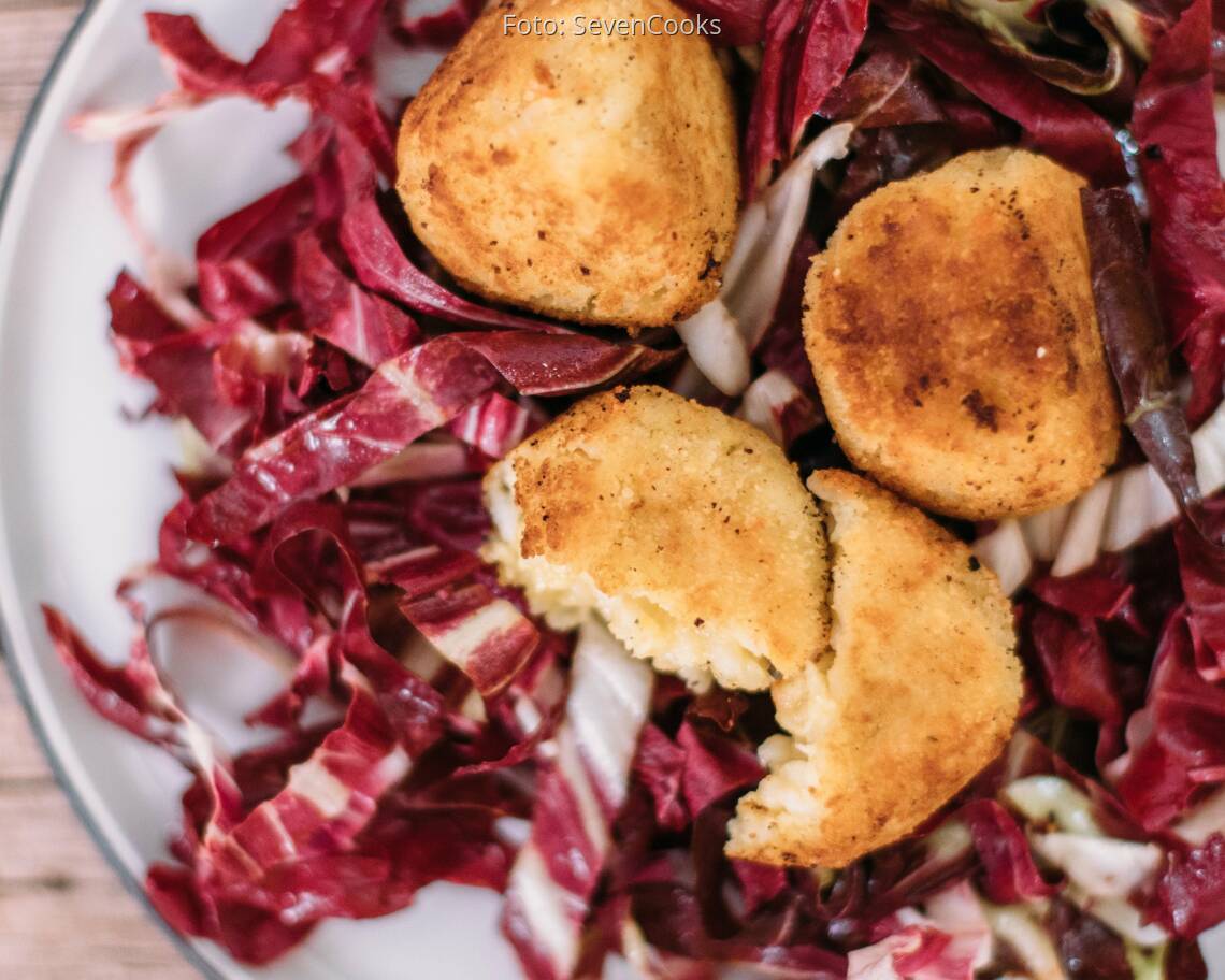 Vegetarisches Rezept: Risottoreisbällchen auf Radicchio-Bett 3