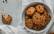 Vegetarisches Rezept: Rosinen-Haselnuss-Kekse zum Aufbacken 2