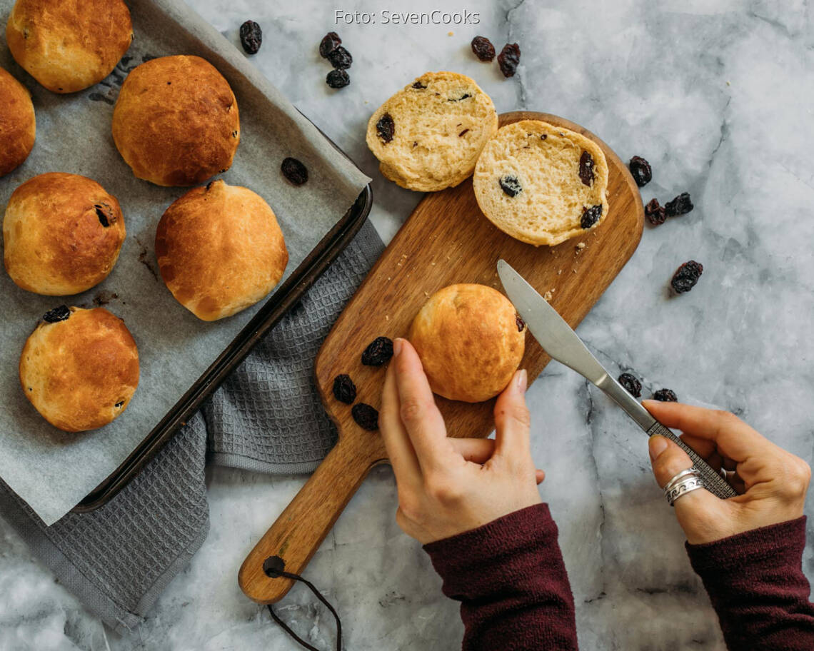 Vegetarisches Rezept: Rosinenbrötchen 2