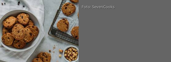 Rezeptbild für "Rosinen-Haselnuss-Kekse zum Aufbacken"