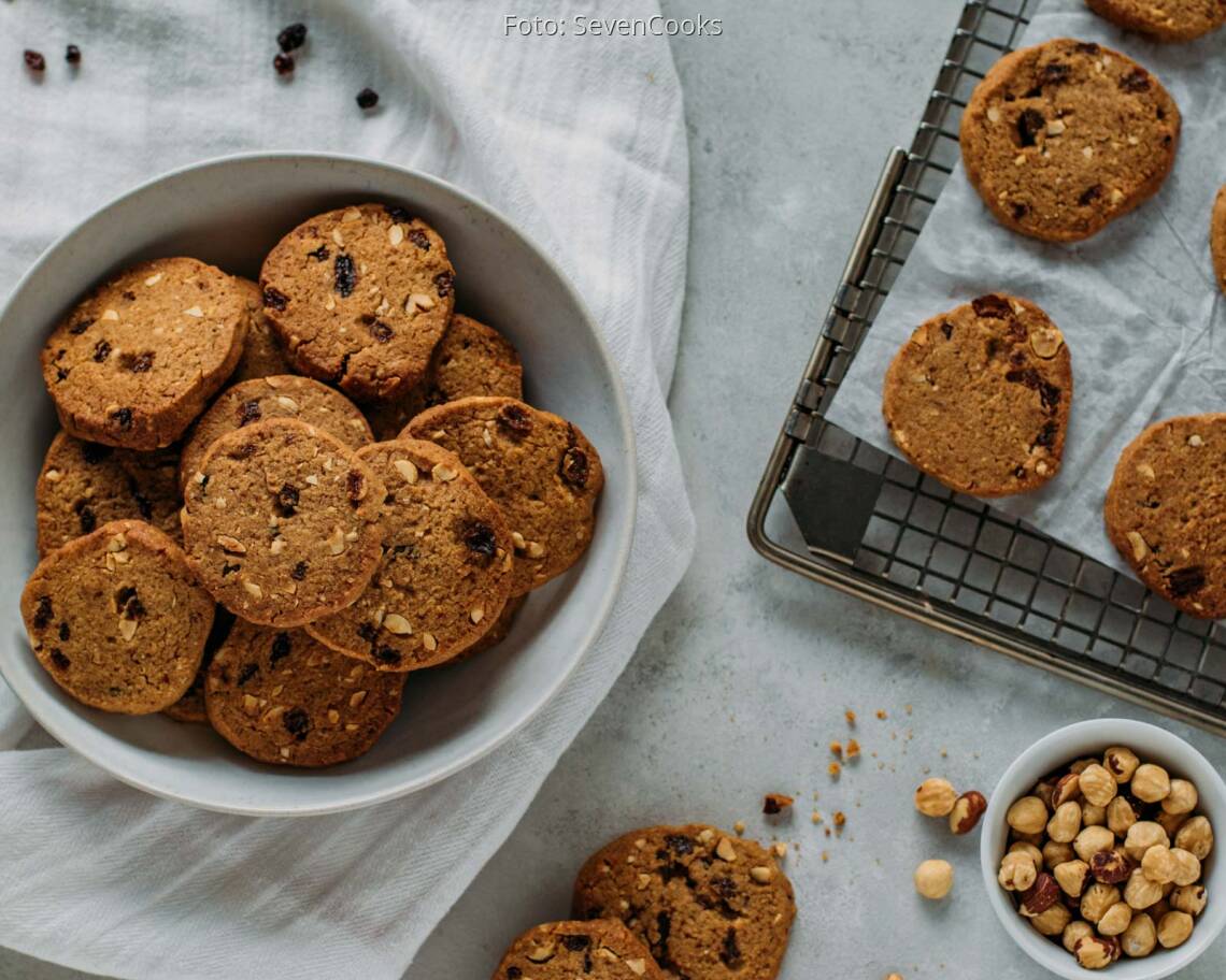 Vegetarisches Rezept: Rosinen-Haselnuss-Kekse zum Aufbacken 1