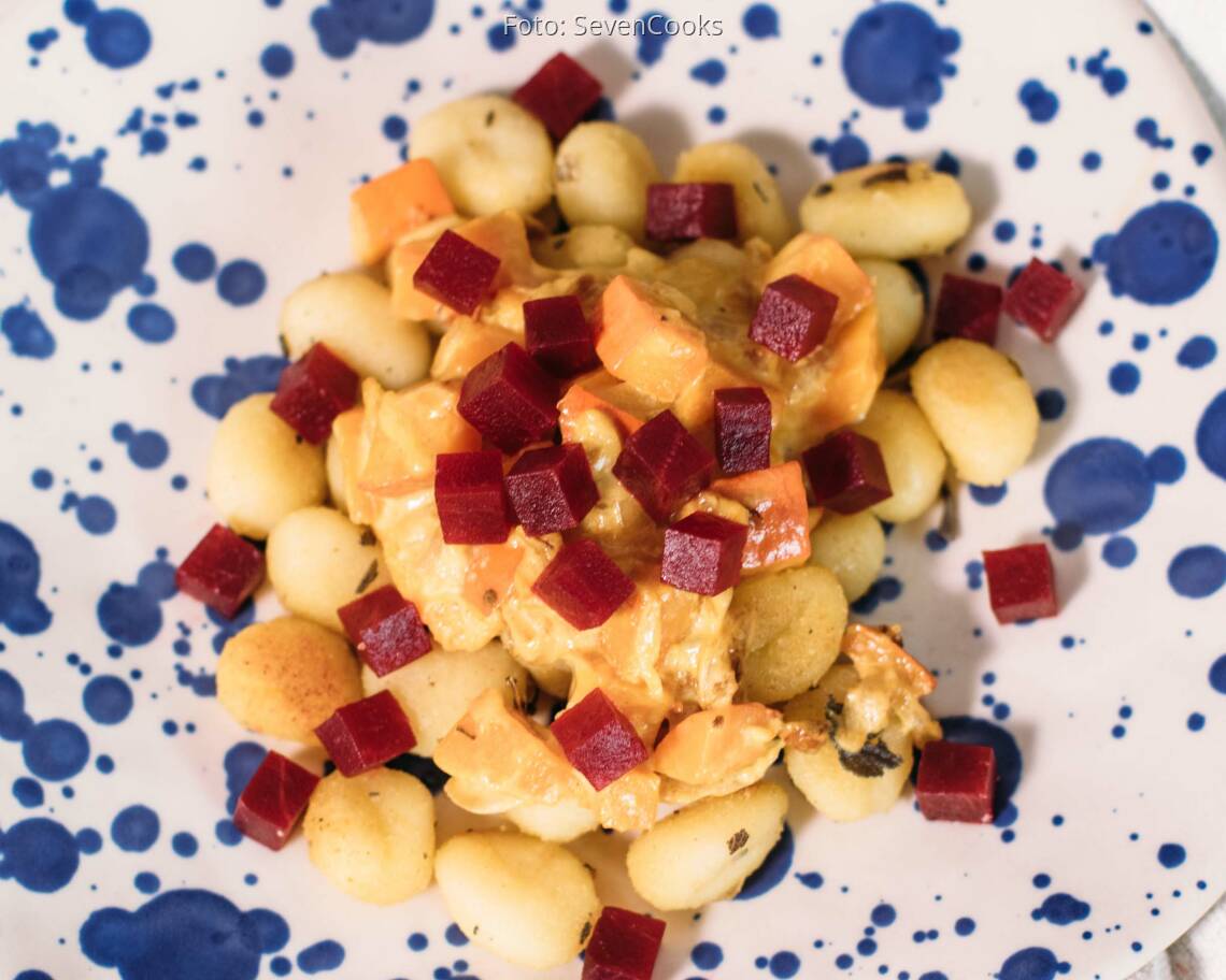 Vegetarisches Rezept: Salbei-Gnocchi mit Kürbis-Gorgonzola-Soße 2