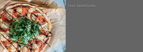 Rezeptbild für "Schnelle Fladenbrotpizza Caprese"