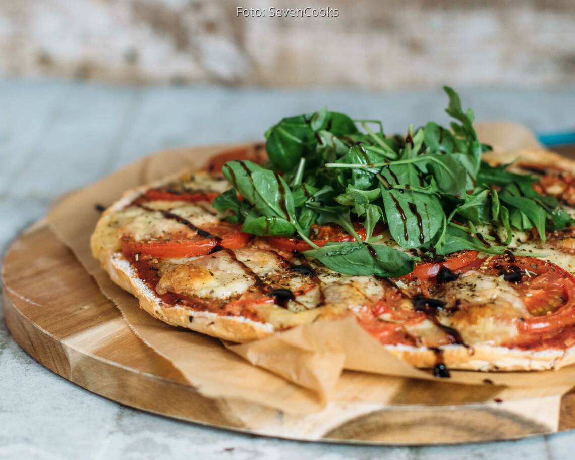 Vegetarisches Rezept: Schnelle Fladenbrotpizza Calabrese 3
