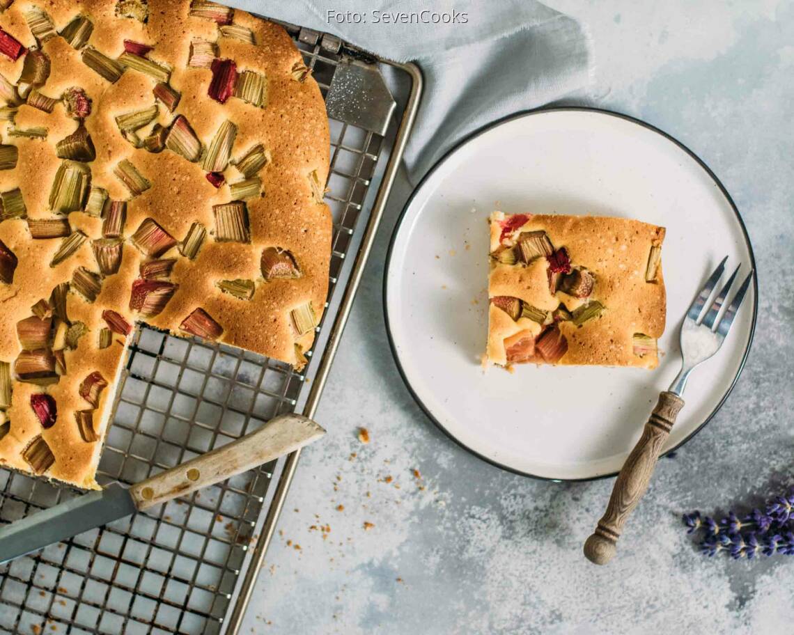 Vegetarisches Rezept: Schneller Rhabarberkuchen_1