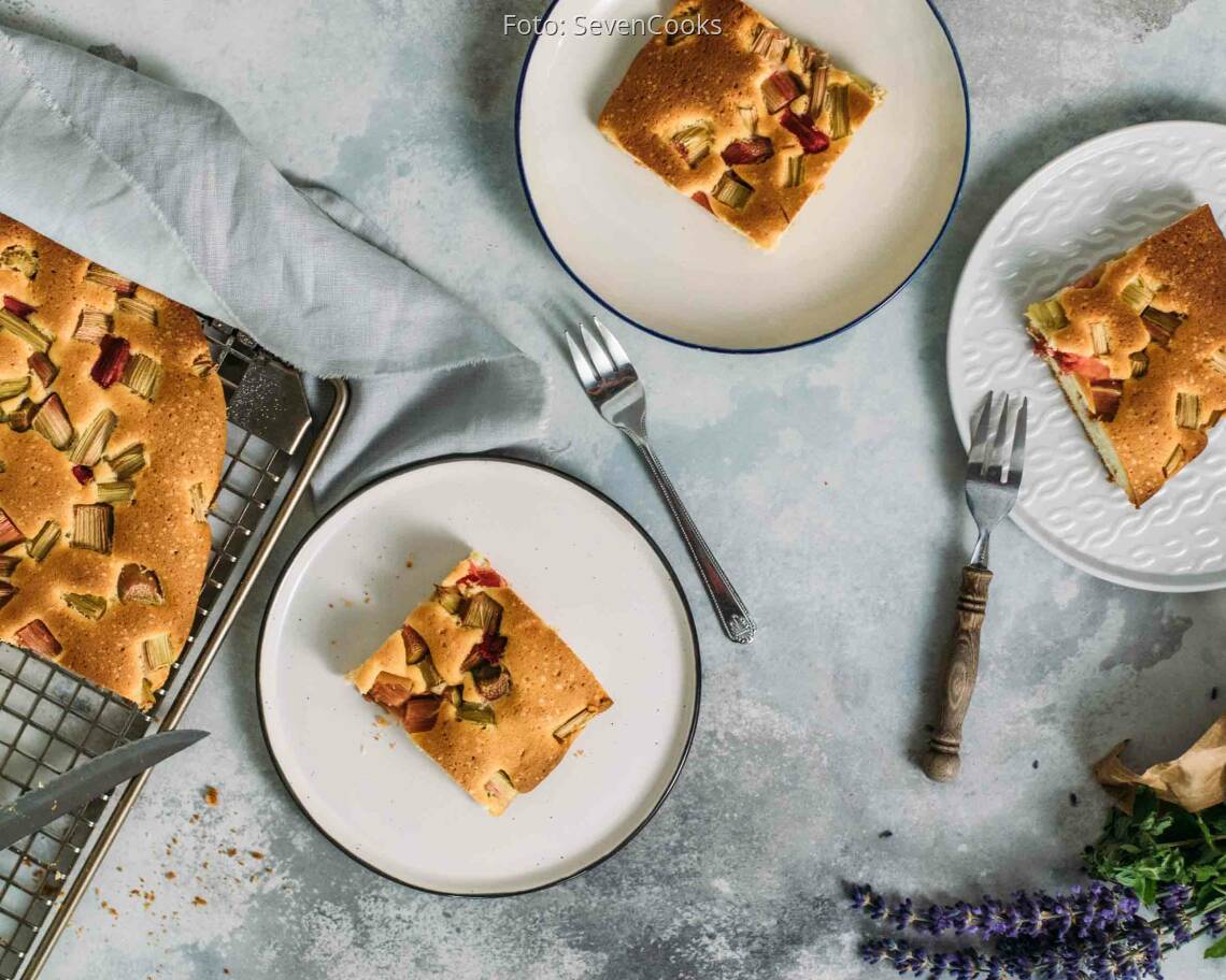 Vegetarisches Rezept: Schneller Rhabarberkuchen_2