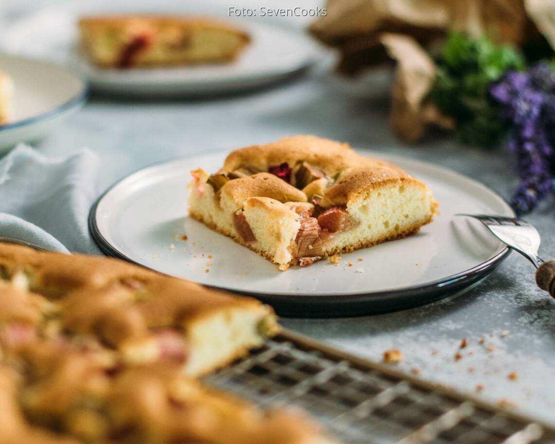 Vegetarisches Rezept: Schneller Rhabarberkuchen_3