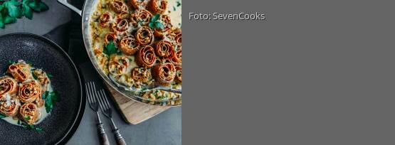 Rezeptbild für "Selbstgemachte Nudelschnecken mit Kürbis-Käse-Füllung"