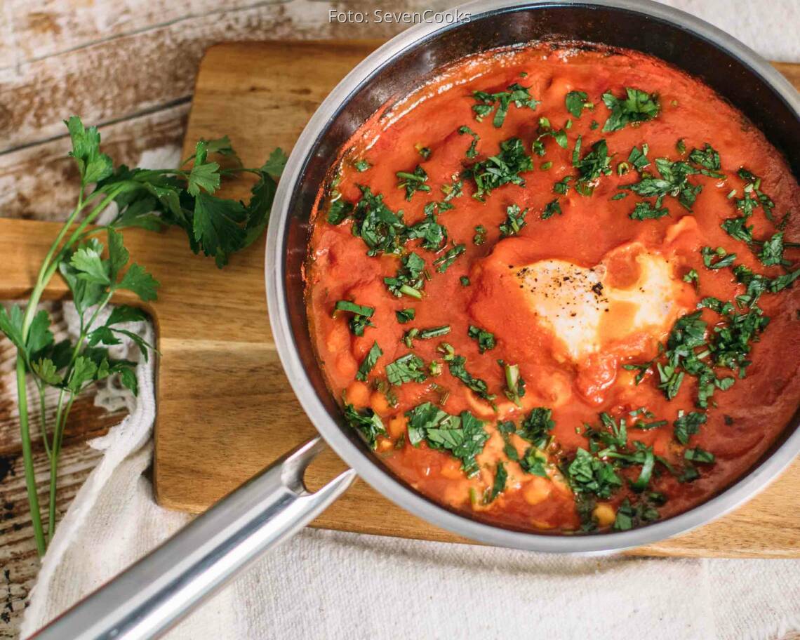 Vegetarisches Rezept: Shakshuka mit pochiertem Ei_2