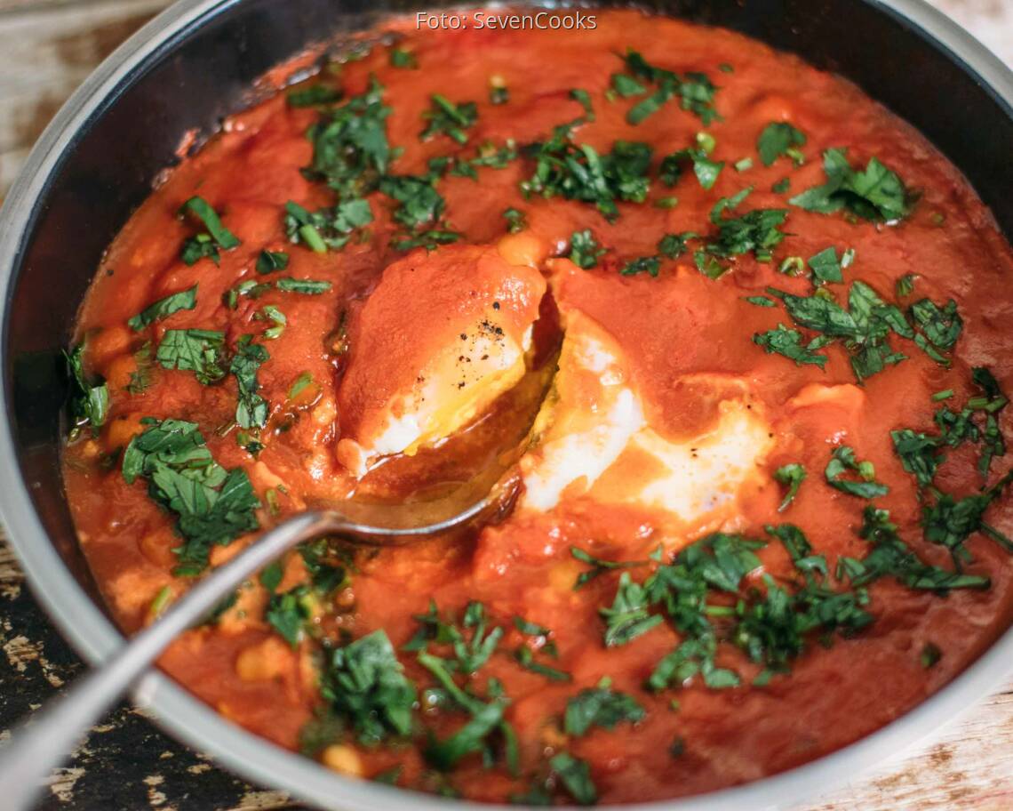 Vegetarisches Rezept: Shakshuka mit pochiertem Ei_3