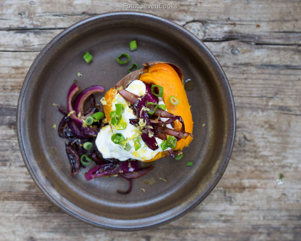 Fertiges Rezept: Süßkartoffel mit Zitronenschmand und karamellisierten Zwiebeln_1
