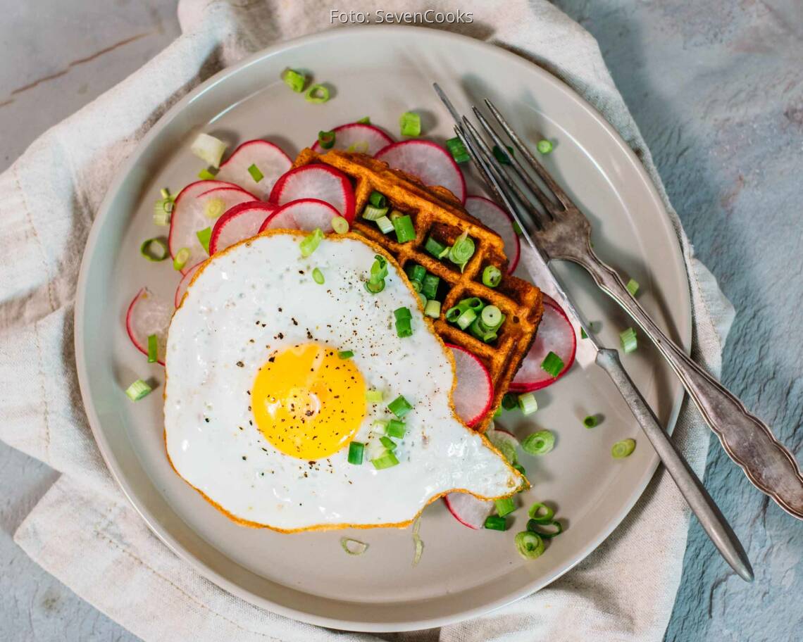 Vegetarisches Rezept: Süßkartoffel-Waffeln mit Ei_1