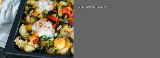 Rezeptbild für "Smashed Potatoes mit Spiegelei und Gemüse"
