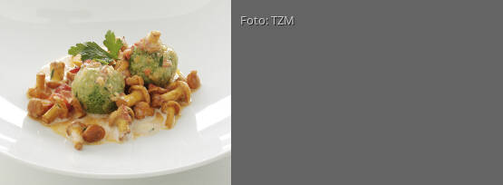 Rezeptbild für "Spinat-Topfenknödel mit Pfifferlingen"