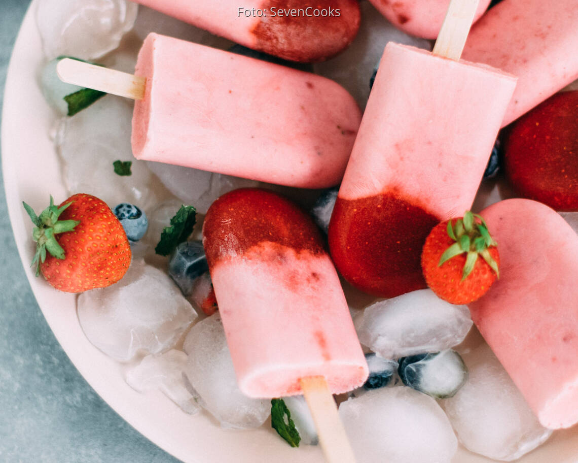 Vegetarisches Rezept: Strawberry-Cheesecake-Eis am Stiel