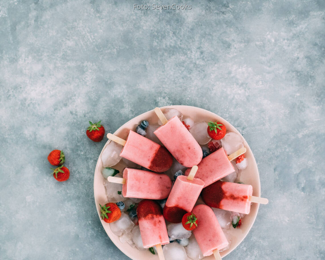 Vegetarisches Rezept: Strawberry-Cheesecake-Eis am Stiel