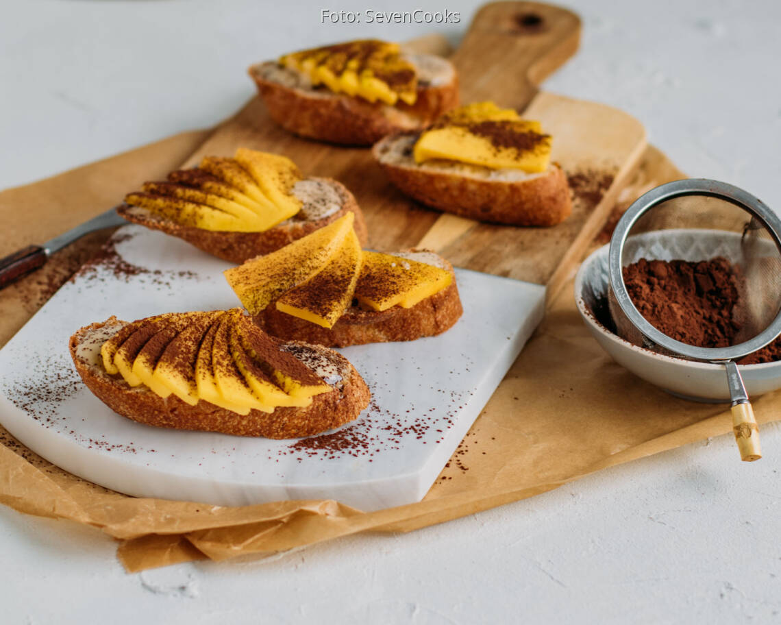 Vegetarisches Rezept: Sunny Breakfast mit Mango und Kakao