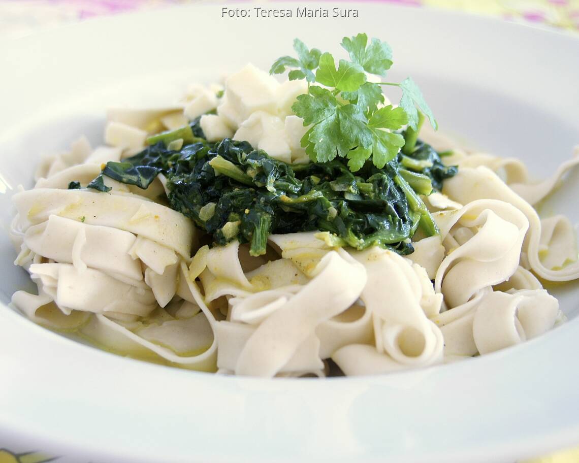 Vegetarisches Rezept: Tagliatelle mit Rahmspinat und Mozzarella