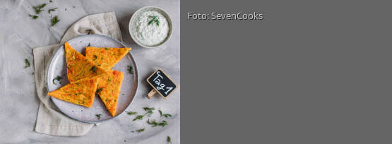 Rezeptbild für "To Go Meal-Prep 1: Gemüsepfannkuchen vom Blech mit Kräuterquark"