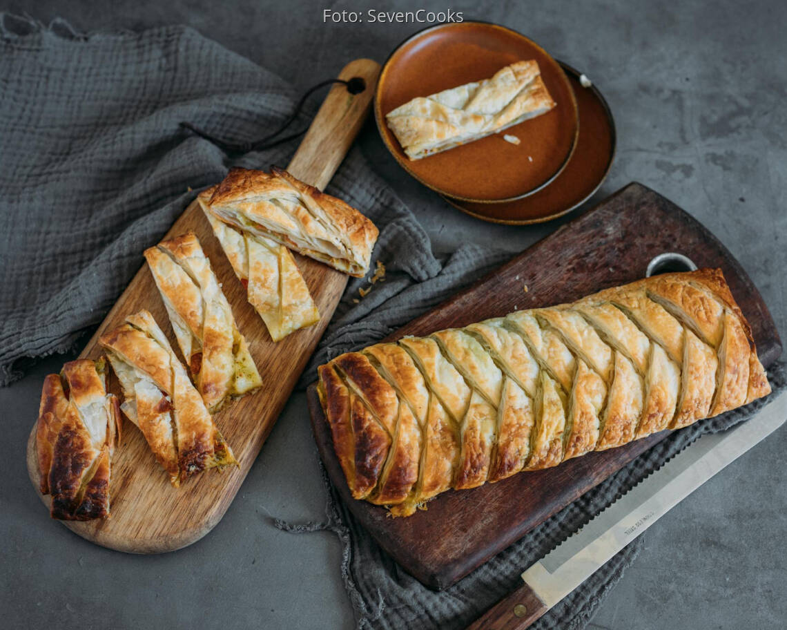 Vegetarisches Rezept: Tomate Mozzarella und Pesto Strudel