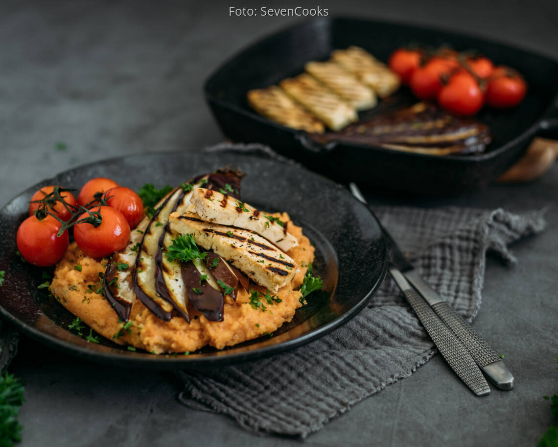 Vegetarisches Rezept: Tomaten-Polenta mit Grillgemüse und Halloumi 1