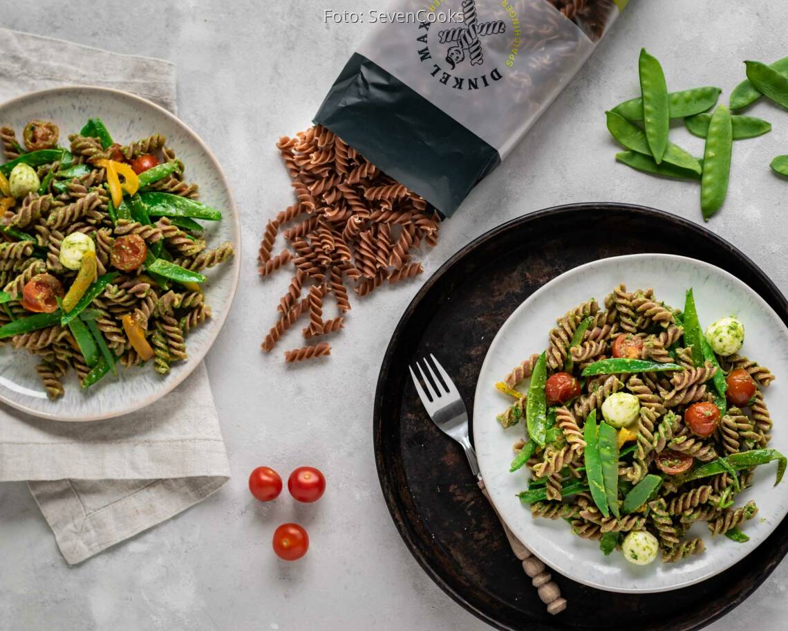 Vegetarisches Rezept: Vollkorn Spiralen mit gebratenem Gemüse und Rucolapesto von DINKEL MAX 2