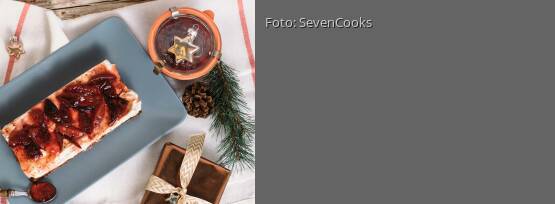 Rezeptbild für "Weihnachtlicher Käsekuchen mit Zwetschgen-Topping"