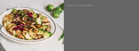 Rezeptbild für "Winterlicher Knödelsalat mit Rosenkohl & Pilzen"